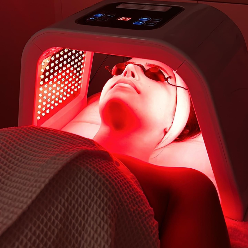 EffortlesSkinTherapy™ PhotonGlow Facial Therapy